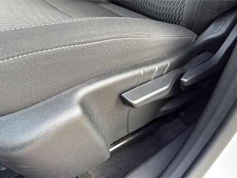 Used 2025 Chevrolet Equinox LT image 30