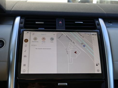 New 2026 Land Rover Discovery Dynamic SE image 14