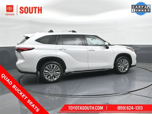 Used 2023 Toyota Highlander Platinum image 3