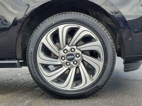 Certified 2024 Lincoln Navigator Reserve AWD/4WD image 9