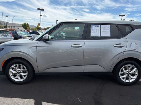 Used 2024 Kia Soul LX w/ Option Group 015 FWD image 6