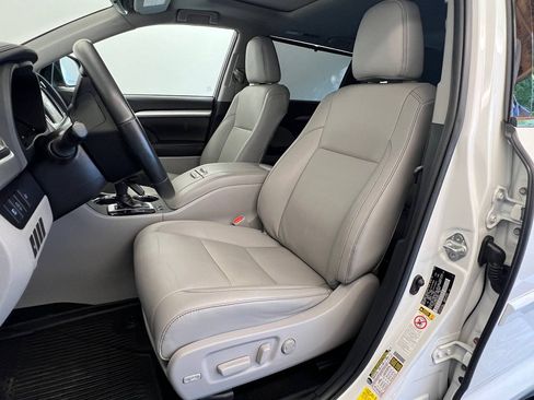 Used 2019 Toyota Highlander XLE image 8