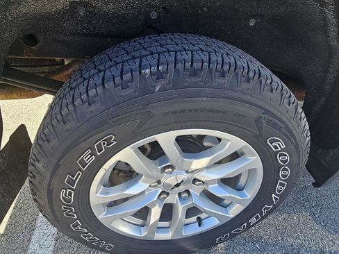 Used 2019 Chevrolet Silverado 1500 RST image 18