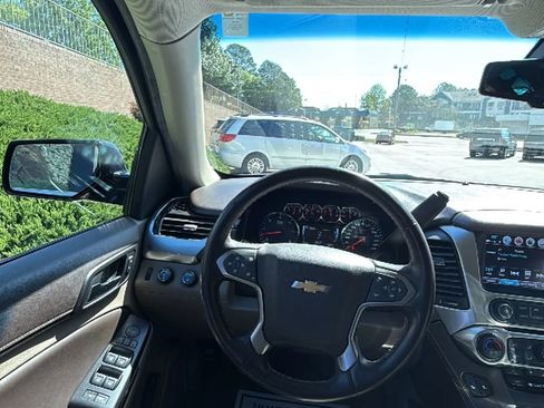 Used 2019 Chevrolet Tahoe LT w/ LT Signature Package AWD/4WD image 17