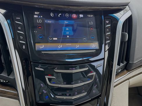 Used 2018 Cadillac Escalade Premium Luxury image 12