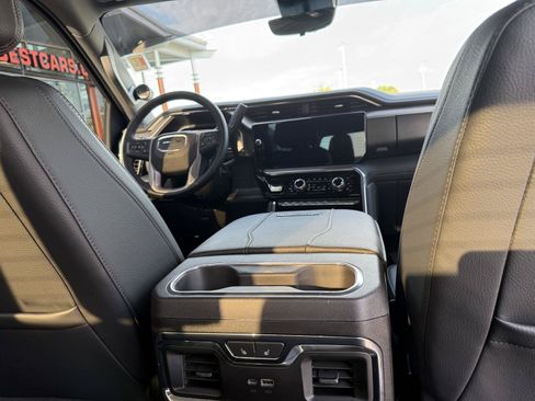 Used 2025 GMC Sierra 2500 Denali w/ Technology Package AWD/4WD image 10