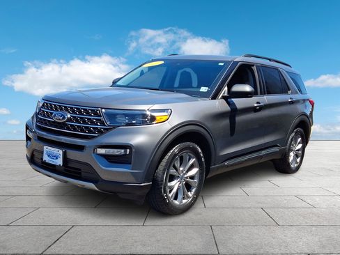 Used 2023 Ford Explorer XLT w/ Equipment Group 202A AWD/4WD image 3