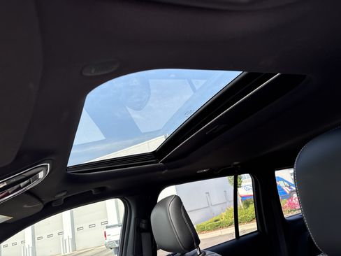 Used 2023 Jeep Grand Cherokee Altitude RWD image 19