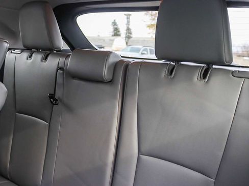 Used 2020 Toyota Highlander XLE image 19