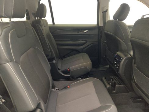 Used 2023 Jeep Grand Cherokee L Laredo RWD image 19