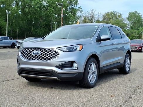 Certified 2023 Ford Edge SEL w/ Convenience Package AWD/4WD image 3