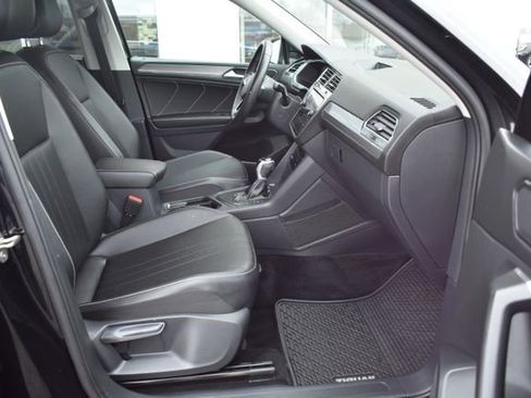 Used 2023 Volkswagen Tiguan SE image 41