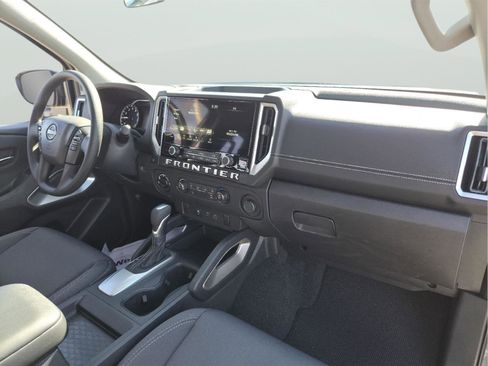 Used 2025 Nissan Frontier SV image 15