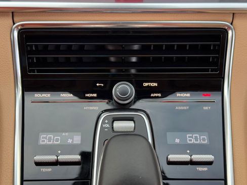 Used 2021 Porsche Panamera 4S image 33