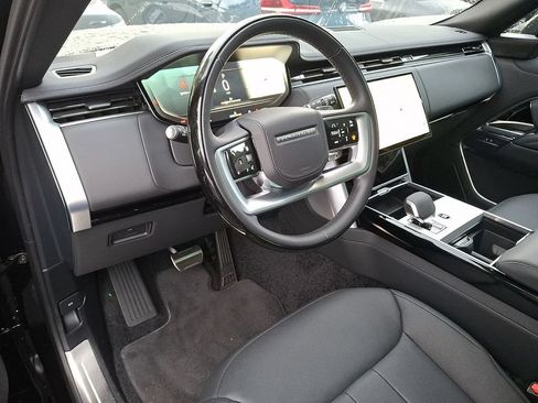 Used 2025 Land Rover Range Rover SE AWD/4WD image 9