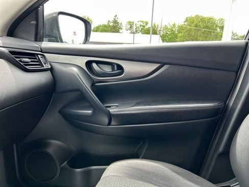 Used 2021 Nissan Rogue Sport S AWD/4WD image 39