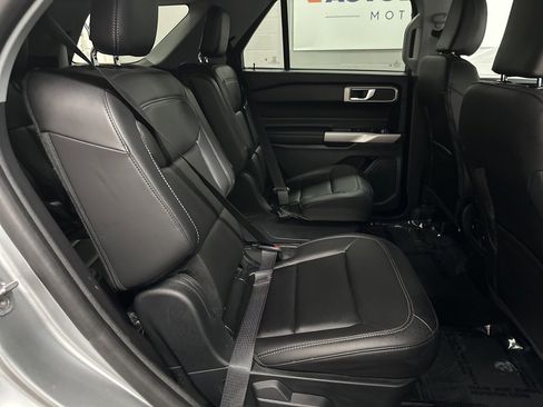 Used 2024 Ford Explorer XLT w/ Equipment Group 202A image 39