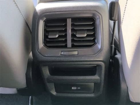 Used 2024 Volkswagen Taos SE image 39