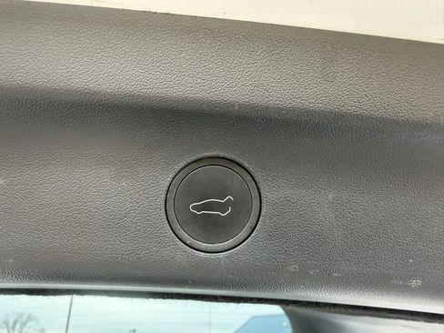 Used 2022 Tesla Model Y Performance image 41