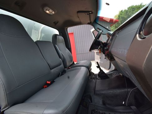 Used 2019 Ford F750 2WD Regular Cab Super Duty image 45