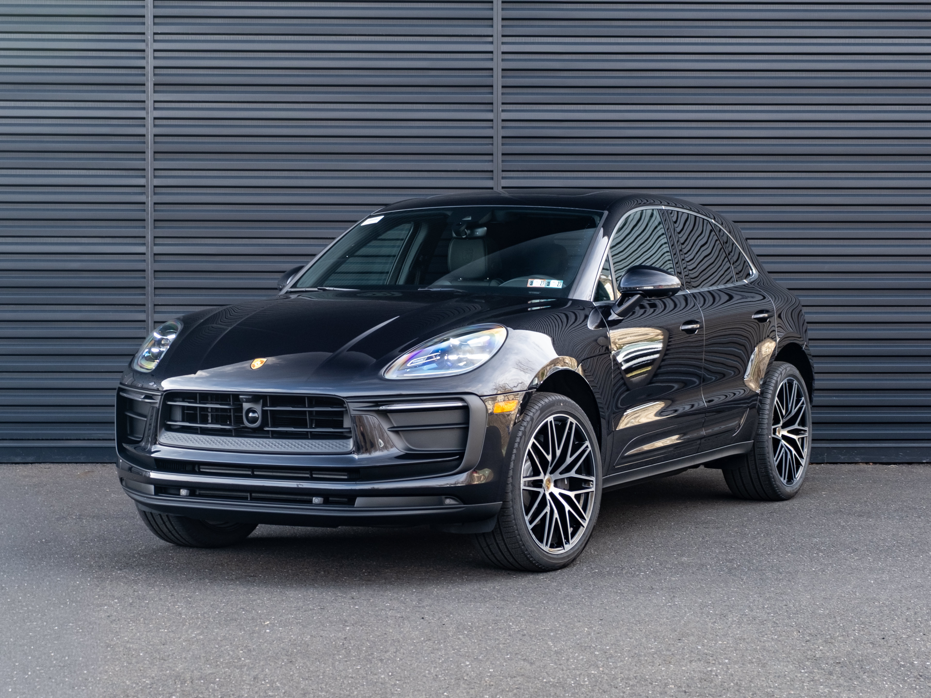 Certified 2026 Porsche Macan AWD/4WD image 1