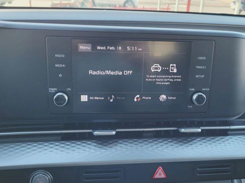 Used 2022 Kia Carnival LX image 24