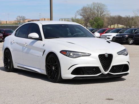 Used 2017 Alfa Romeo Giulia Quadrifoglio image 4