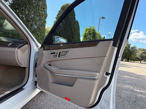 Used 2014 Mercedes-Benz E 350 4MATIC Sedan w/ Premium 1 Package image 28