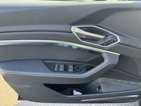 Used 2023 Audi e-tron Premium Plus image 26