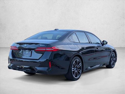 Used 2027 BMW 530i w/ M Sport Package RWD image 2