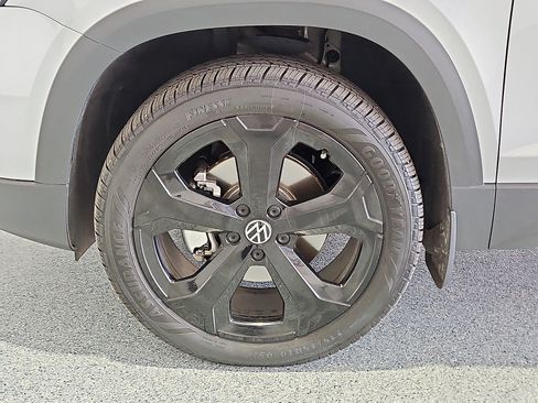 Certified 2025 Volkswagen Taos SEL w/ Black Wheel Plus Package AWD/4WD image 11