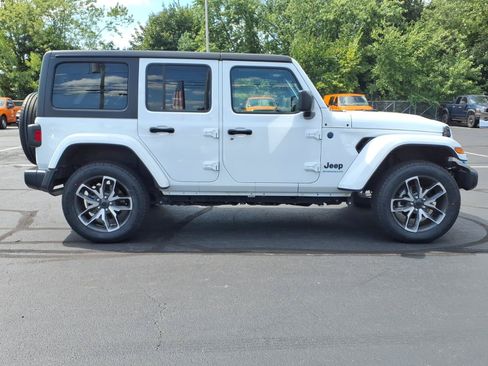 Used 2024 Jeep Wrangler Unlimited AWD/4WD image 4