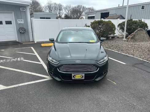 Used 2016 Ford Fusion SE w/ Equipment Group 202A FWD image 4