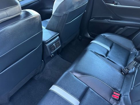 Used 2025 Toyota Camry SE image 12