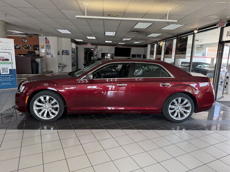 Used 2019 Chrysler 300 Limited RWD image 2