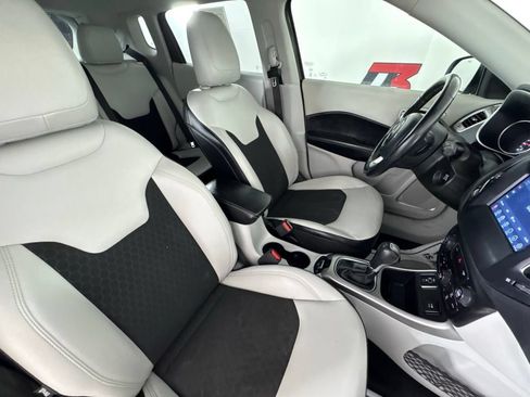 Used 2019 Jeep Compass Latitude FWD image 32