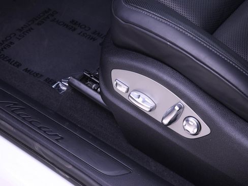 Used 2025 Porsche Macan AWD/4WD image 23