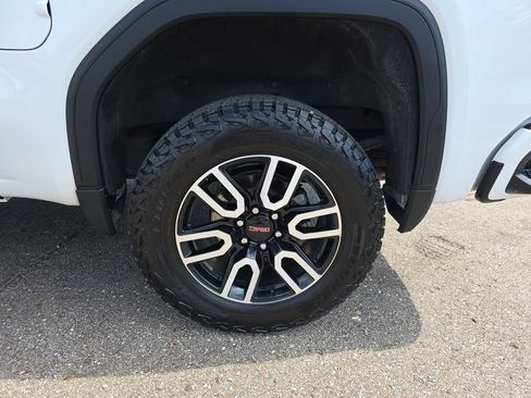Used 2025 GMC Sierra 1500 AT4 w/ AT4 Premium Package AWD/4WD image 37