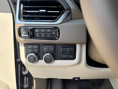 New 2026 GMC Yukon Denali w/ Denali Reserve Package AWD/4WD image 17