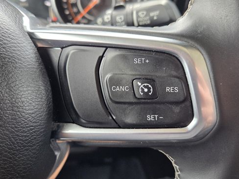 Used 2018 Jeep Wrangler Unlimited Sahara AWD/4WD image 23