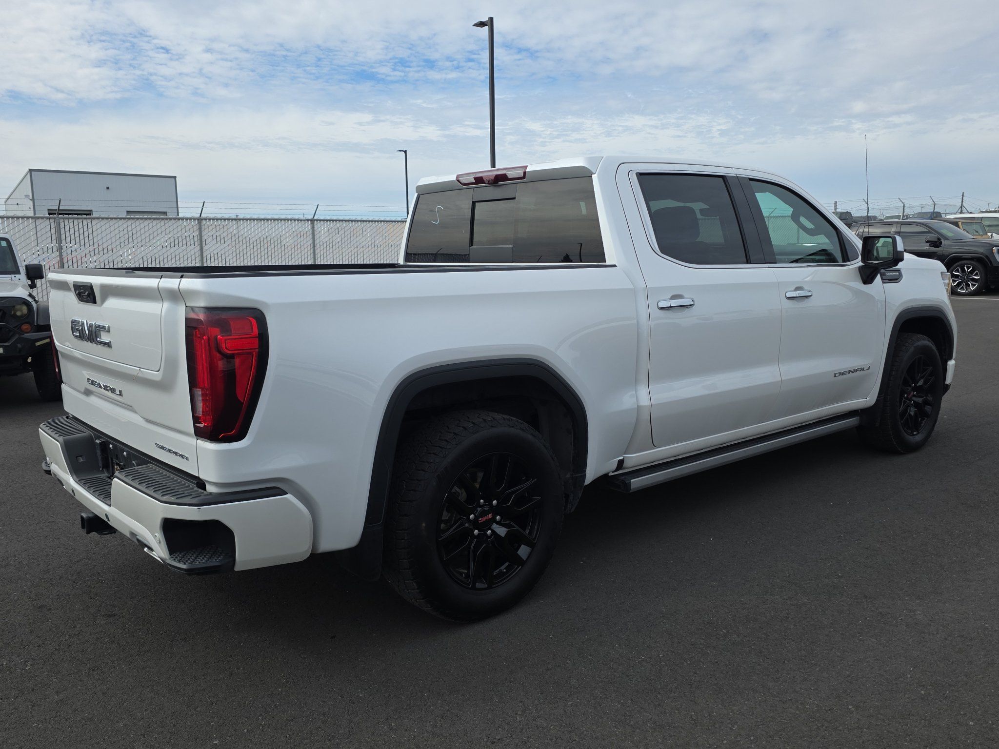Used 2022 GMC Sierra 1500 Denali Ultimate AWD/4WD image 8