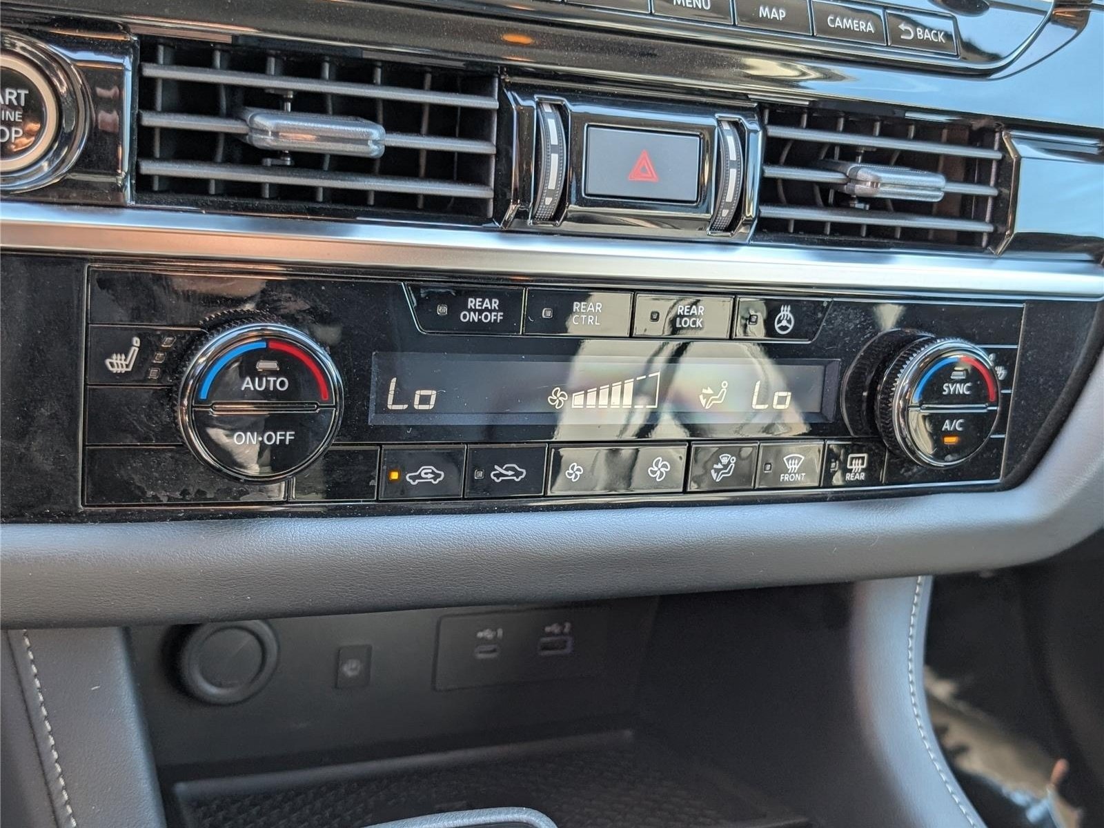 Used 2024 Nissan Pathfinder SL AWD/4WD image 31