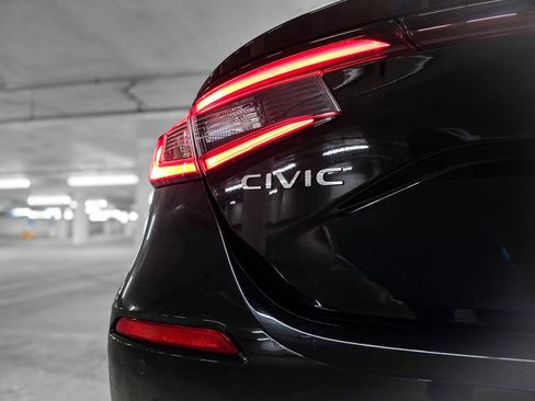 Used 2023 Honda Civic Sport Touring image 9