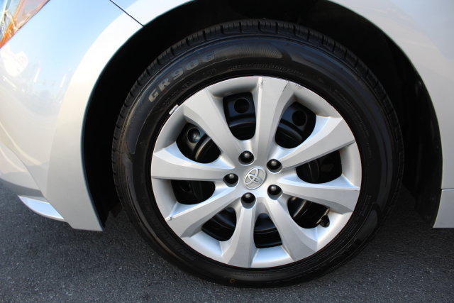 Certified 2025 Toyota Corolla LE FWD image 11