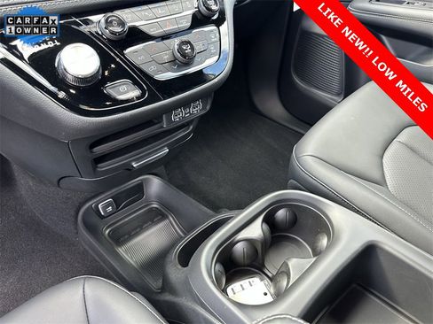 Used 2025 Chrysler Pacifica Select image 25