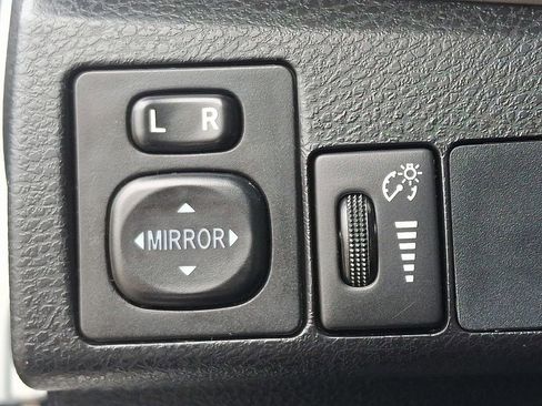 Used 2016 Toyota Corolla LE image 22