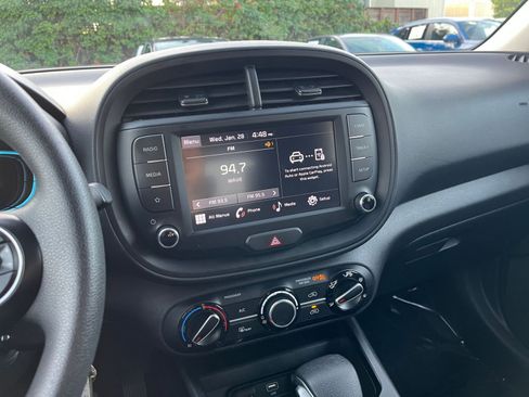 Used 2025 Kia Soul LX w/ LX Technology Package image 17