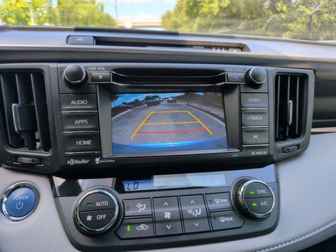 Used 2018 Toyota RAV4 XLE AWD/4WD image 19