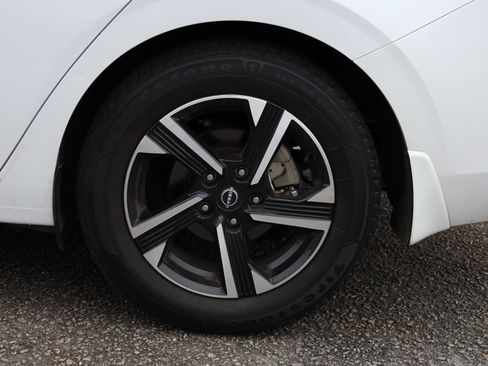 Used 2024 Nissan Sentra SV image 17