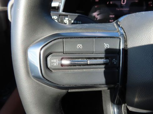 Used 2023 GMC Canyon AT4 w/ AT4 Premium Package image 18